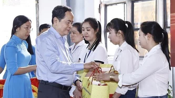 NA Chairman Tran Thanh Man visits, presents Tet gifts to the poor, policy beneficiaries in Hau Giang