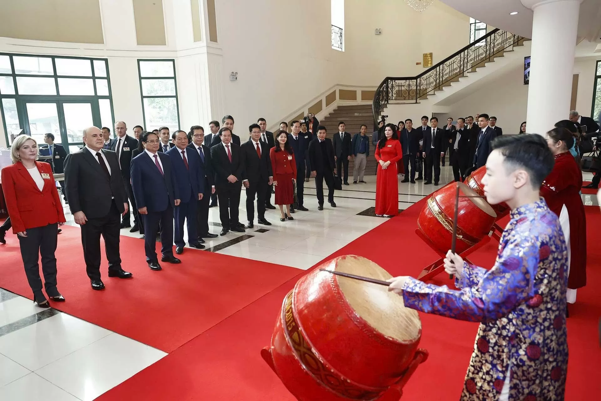 Vietnam, Russia Prime Ministers attend art programme celebrating diplomatic ties Vietnam, Russia Prime Ministers attend art programme celebrating diplomatic ties