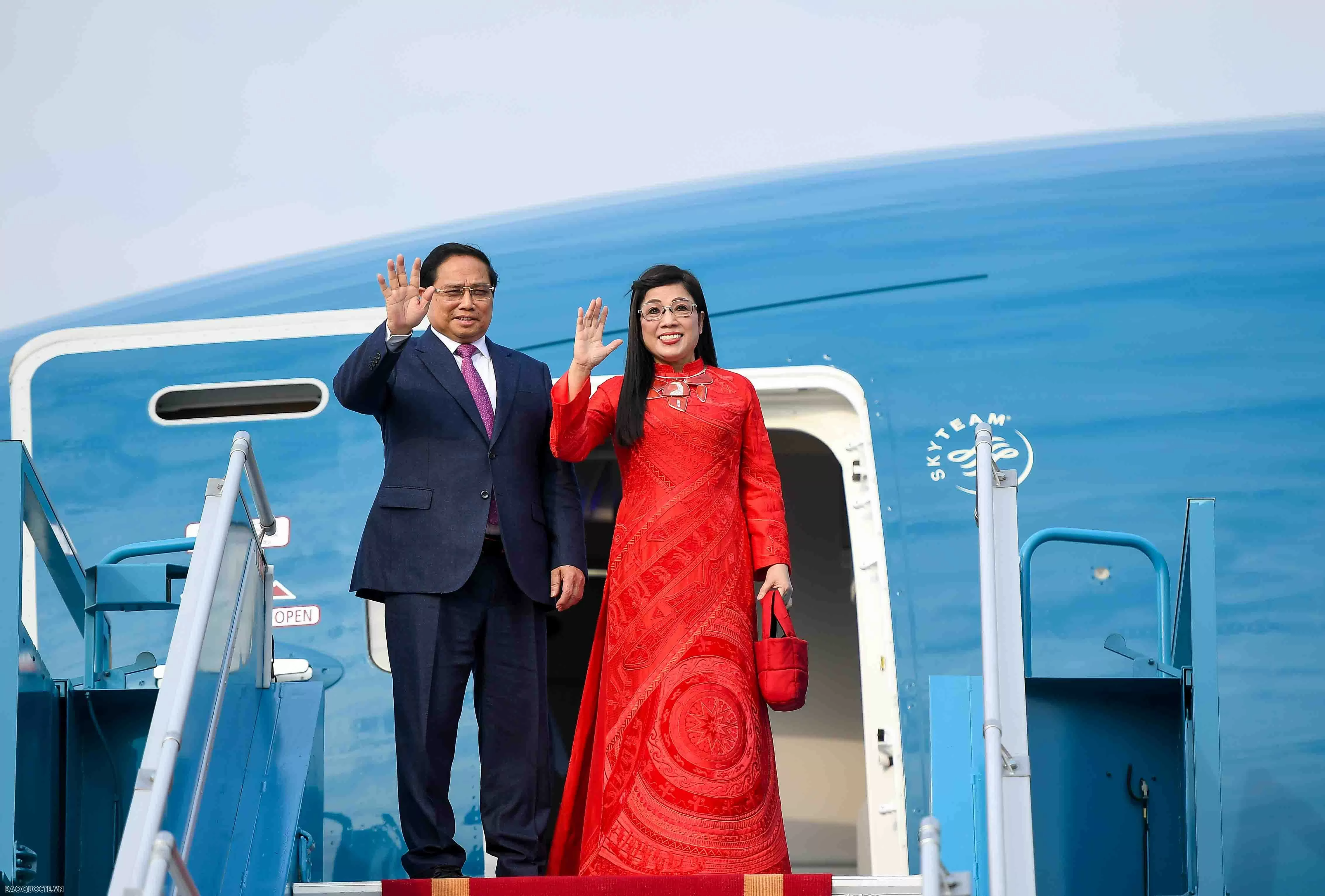 PM Pham Minh Chinh leaves for official visits to Poland, Czech, WEF meeting
