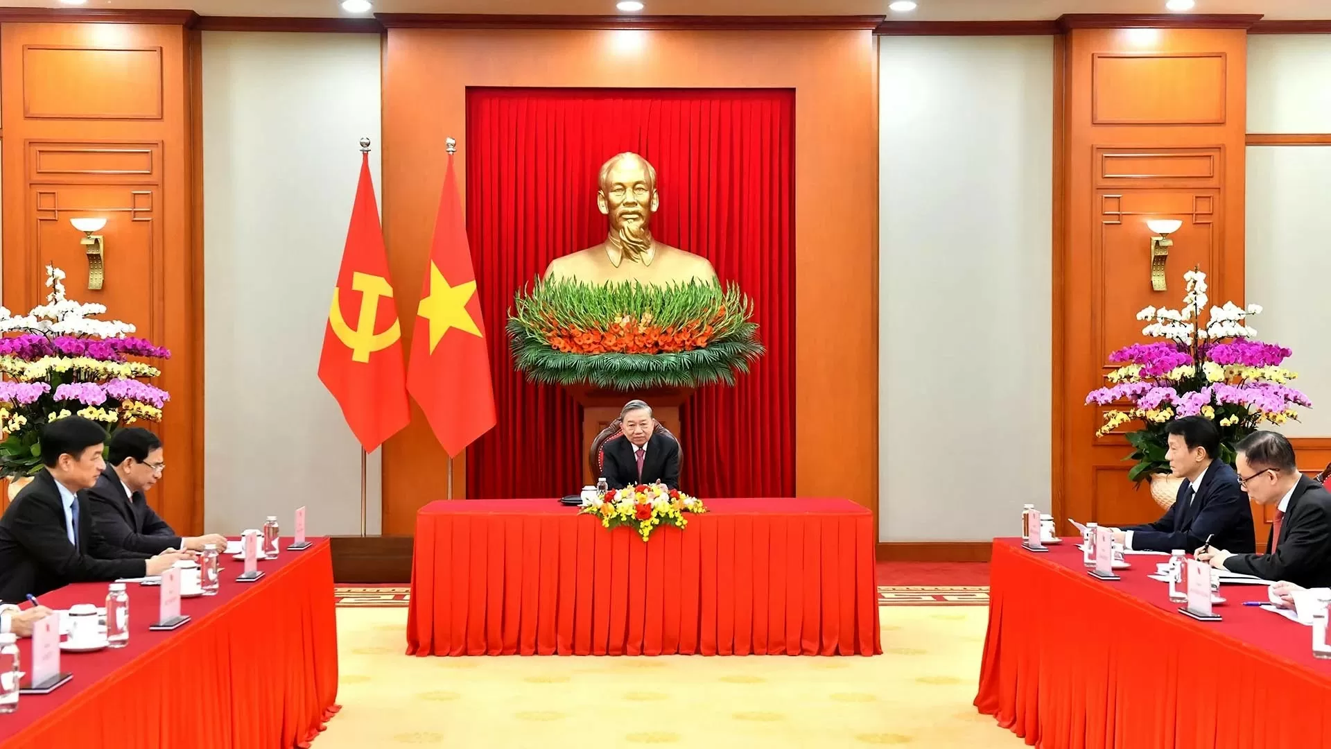 General Secretary To Lam, Chinese top leader Xi Jinping hold phone talks to strengthening bilateral ties General Secretary To Lam, Chinese top leader Xi Jinping hold phone talks to strengthening bilateral ties