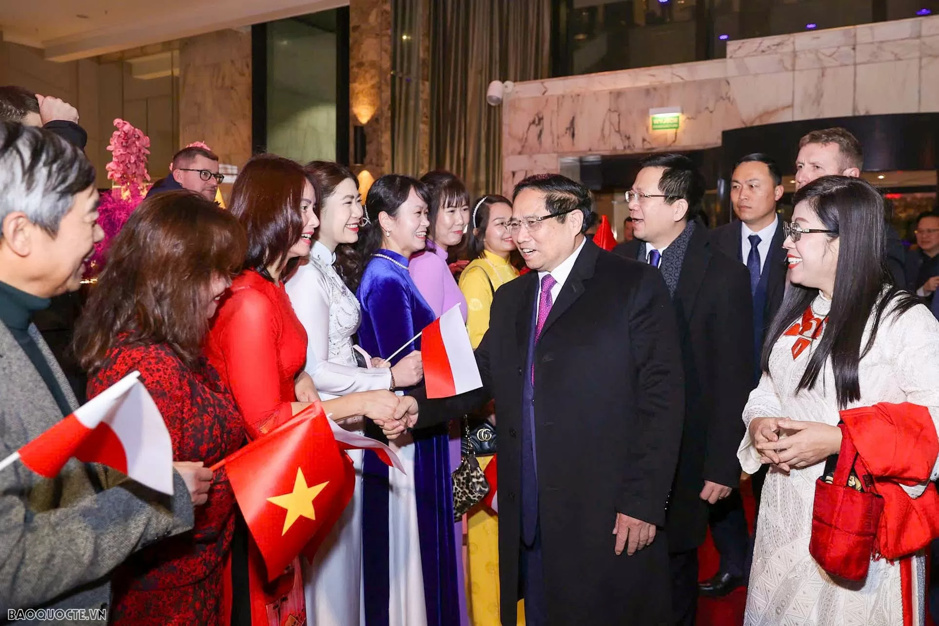 PM Pham Minh Chinh arrives in Warsaw, beginning Poland visit PM Pham Minh Chinh arrives in Warsaw, beginning Poland visit