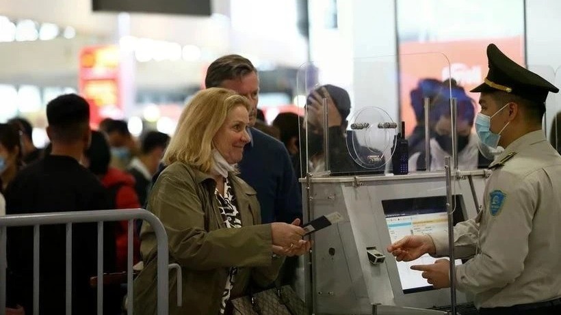 Vietnam to waive visas for citizens of three European countries from March 1: Government's Resolution