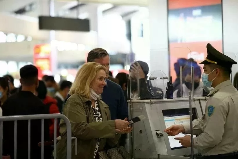 Vietnam to waive visas for citizens of three European countries from March 1: Government's Resolution Vietnam to waive visas for citizens of three European countries from March 1: Government's Resolution