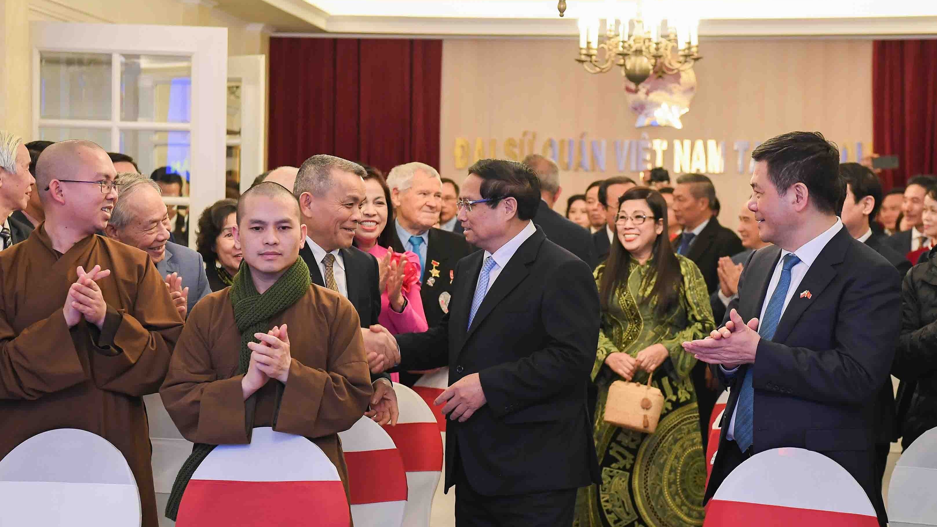 Prime Minister Pham Minh Chinh meets with Vietnamese community in Poland