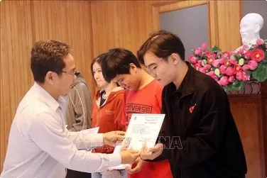 HCM City presents health insurance cards to impoverished people ahead of Tet HCM City presents health insurance cards to impoverished people ahead of Tet