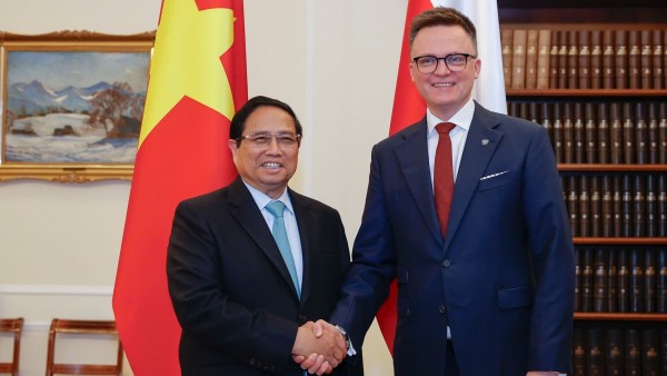 Prime Minister Pham Minh Chinh meets with Sejm Speaker Szymon Holownia