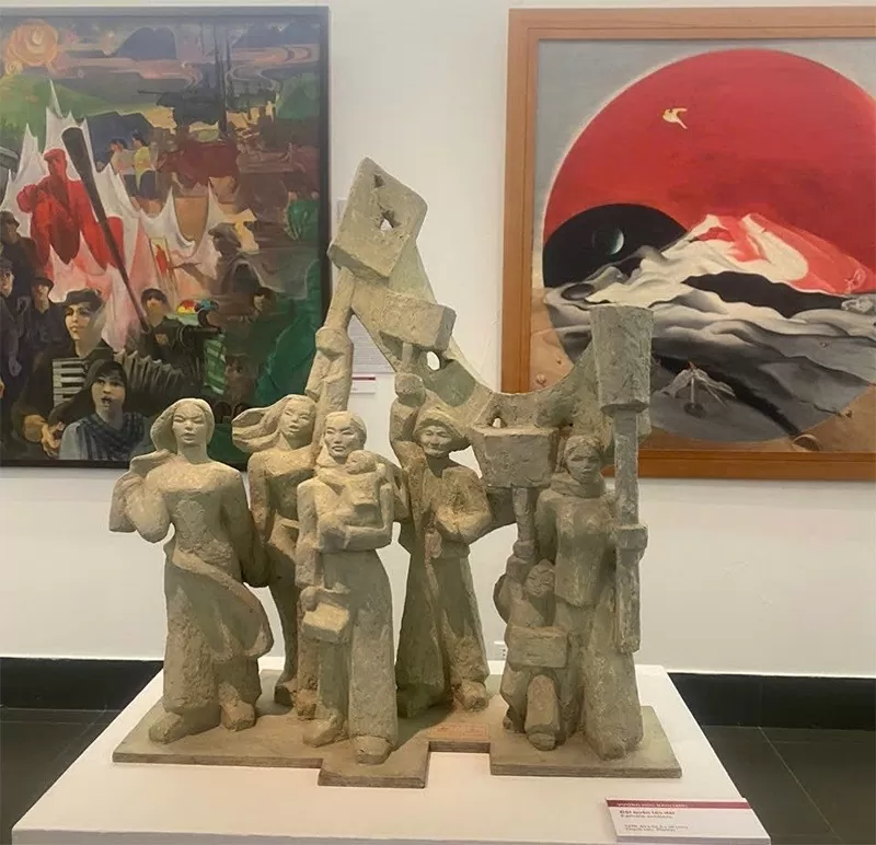 Exhibition celebrates Party’s founding, Lunar New Year