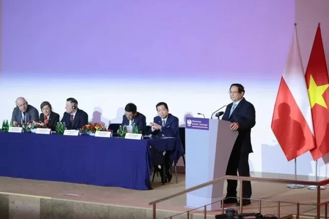 Vietnam, Poland Prime Ministers attend business forum in Warsaw Vietnam, Poland Prime Ministers attend business forum in Warsaw