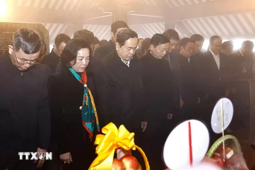 Chủ tịch Quốc hội Trần Thanh Mẫn cùng Đoàn đại biểu Lãnh đạo, nguyên Lãnh đạo Đảng, Nhà nước đã dâng hương tưởng nhớ Chủ tịch Hồ Chí Minh tại Đền thờ Bác Hồ, Vườn Quốc gia Ba Vì, Hà Nội. Chủ tịch Quốc hội Trần Thanh Mẫn cùng Đoàn đại biểu Lãnh đạo, nguyên Lãnh đạo Đảng, Nhà nước đã dâng hương tưởng nhớ Chủ tịch Hồ Chí Minh tại Đền thờ Bác Hồ, Vườn Quốc gia Ba Vì, Hà Nội.