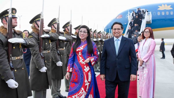 PM Pham Minh Chinh arrives in Prague, beginning official visit to Czech Republic