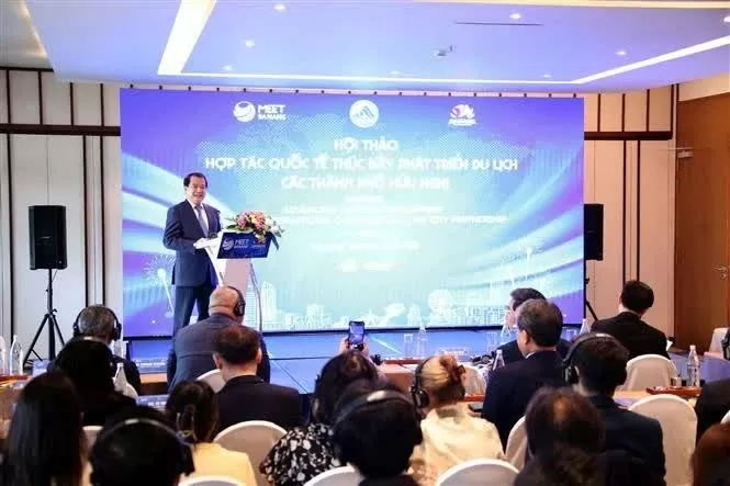 An overview of the seminar on advancing tourism development through international cooperation. (Photo: VNA)