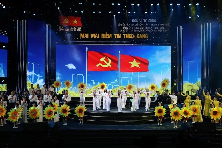 A performance at the ‘Forever Trust in the Party’ art programme 2024. (Photo: VGP)