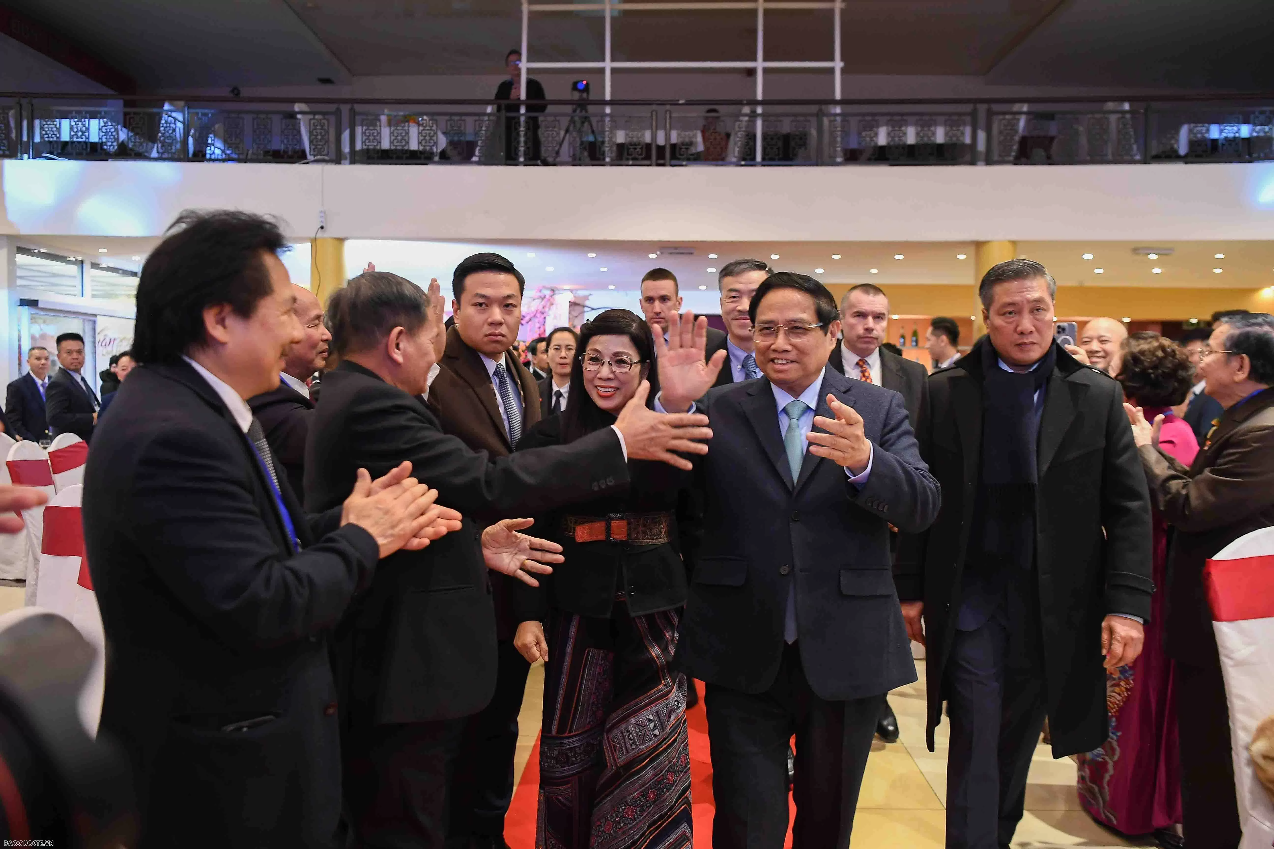 PM Pham Minh Chinh visits Vietnamese-invested trade centres in Czech Republic