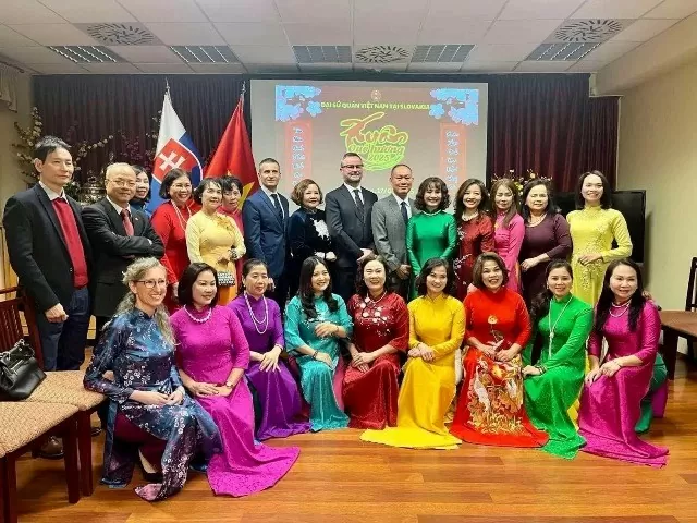 Overseas Vietnamese communities worldwide celebrate Tet (Lunar New Year) Overseas Vietnamese communities worldwide celebrate Tet (Lunar New Year)