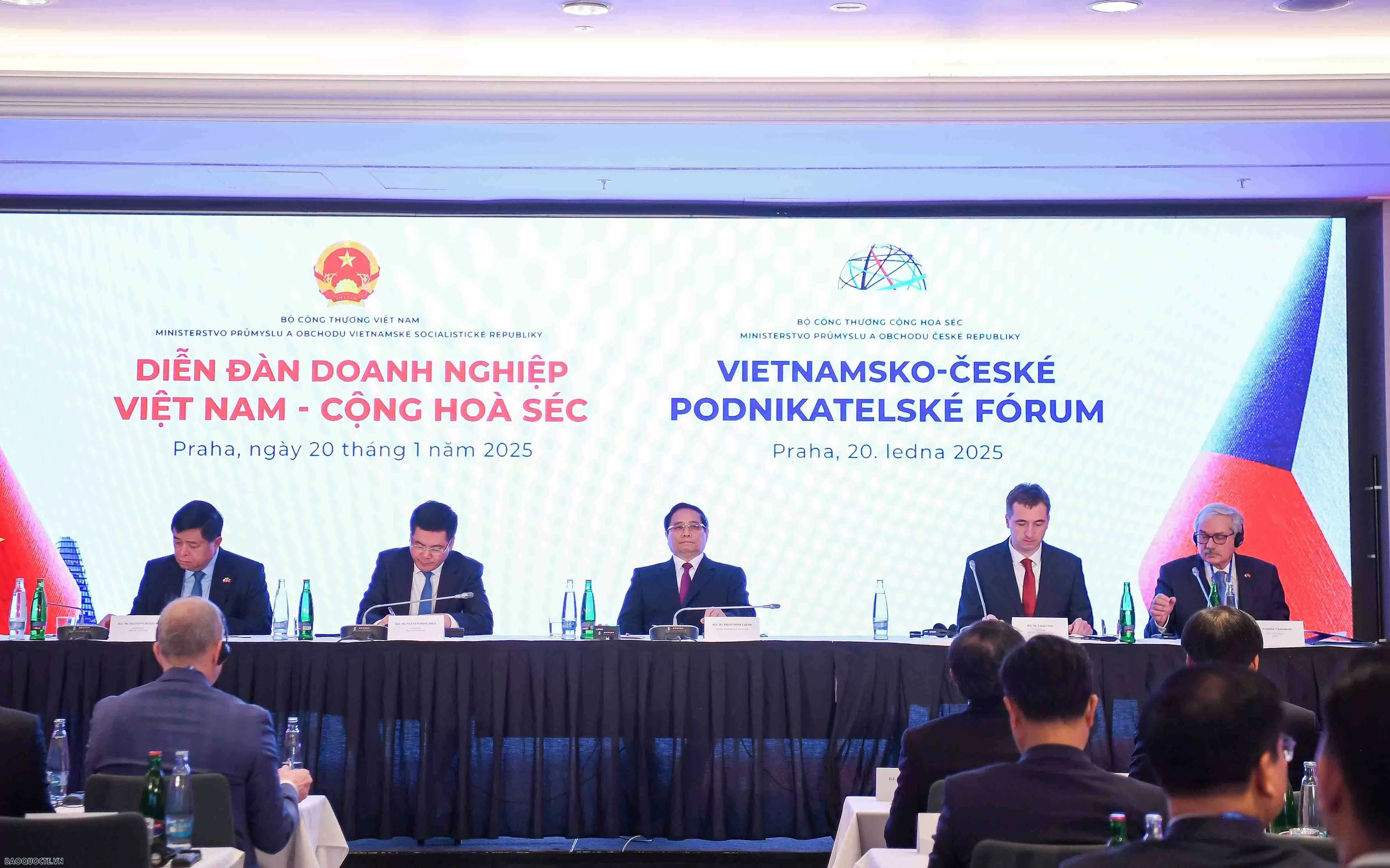 PM Pham Minh Chinh attends Vietnam-Czech Republic Business Forum in Prague