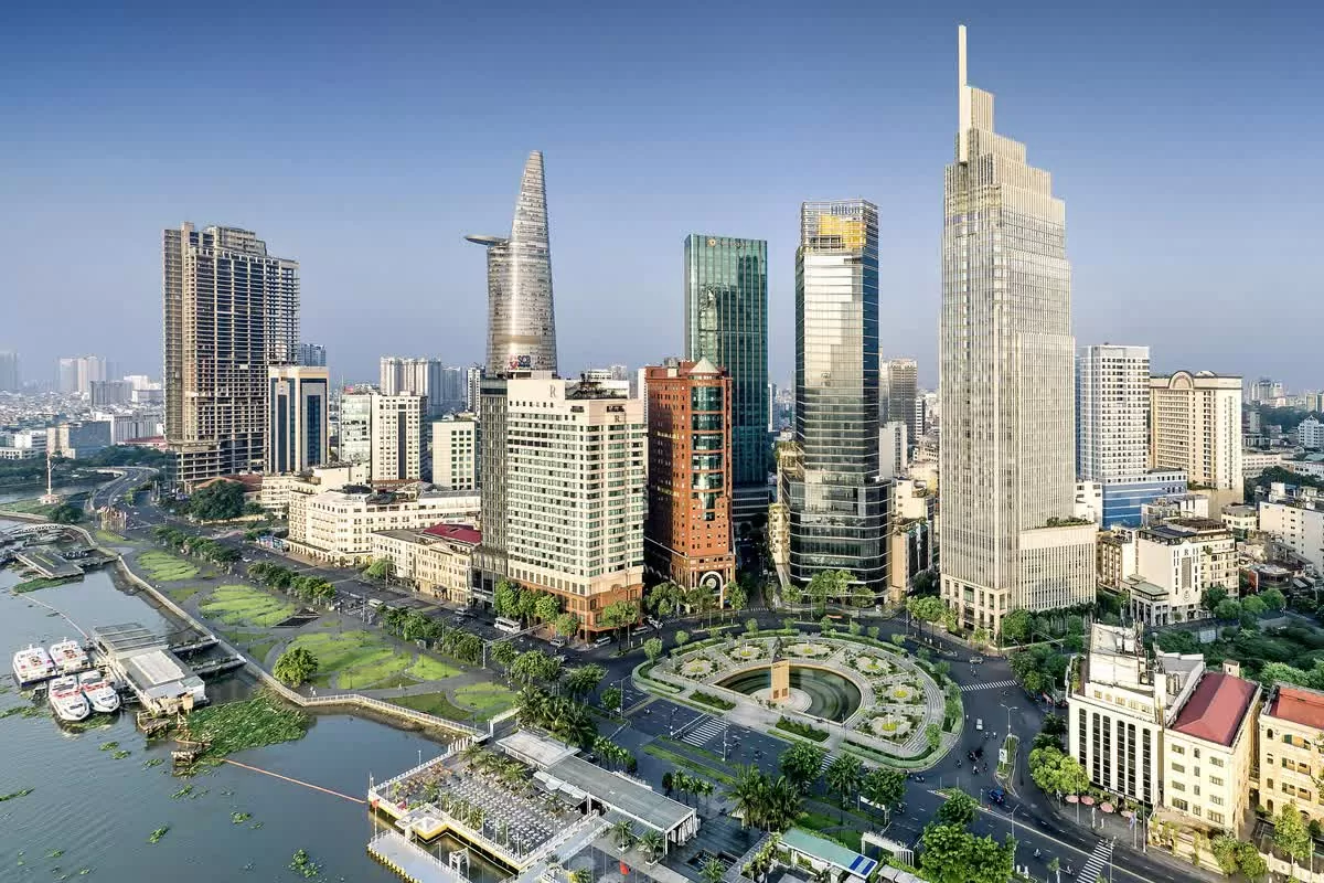 Khu vực quận 1 với nhiều tòa nhà văn phòng được xem có nhiều lợi thế để hình thành trung tâm tài chính quốc tế - Ảnh: VĂN TRUNG Khu vực quận 1 với nhiều tòa nhà văn phòng được xem có nhiều lợi thế để hình thành trung tâm tài chính quốc tế - Ảnh: VĂN TRUNG