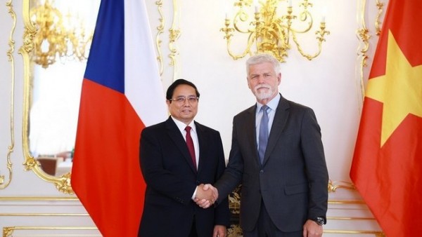 Vietnam, Czech Republic Prime Ministers hold talks to establish strategic partnership