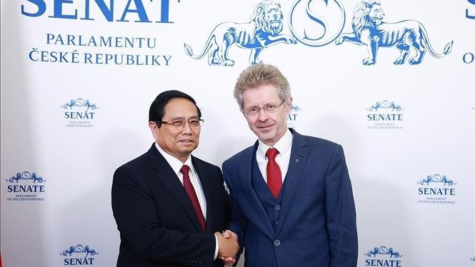 Prime Minister Pham Minh Chinh meets with Czech Senate President Miloš Vystrčil in Prague