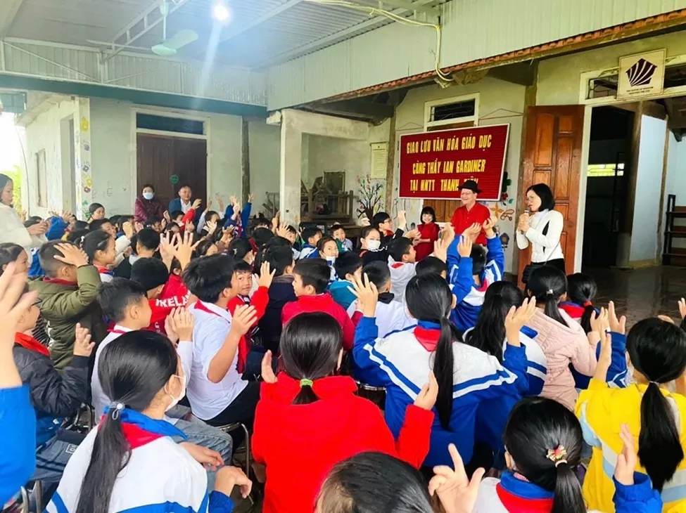 NNTT Thanh Tiên giao lưu văn hóa và giáo dục cùng giảng viên tình nguyện Ian Gardiner đến từ New York-Mỹ ngày 20/02/2023.