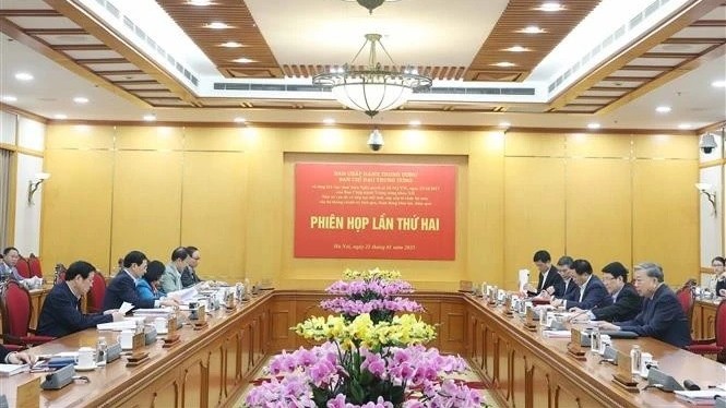 General Secretary To Lam chairs meeting for further refinement in apparatus streamlining process