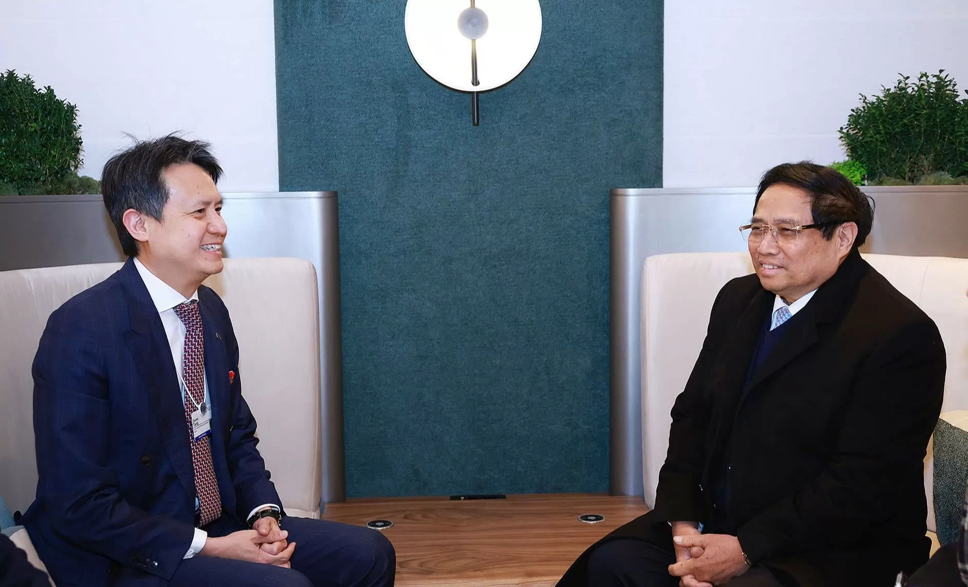 PM Pham Minh Chinh receives WIPO Director General in Davos