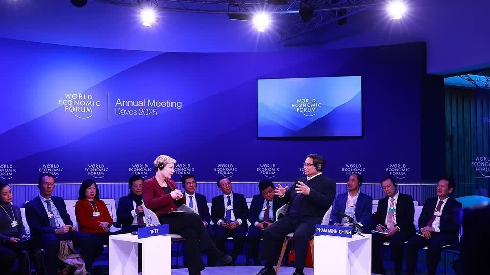 PM Pham Minh Chinh addresses special policy dialogue at WEF meeting in Davos
