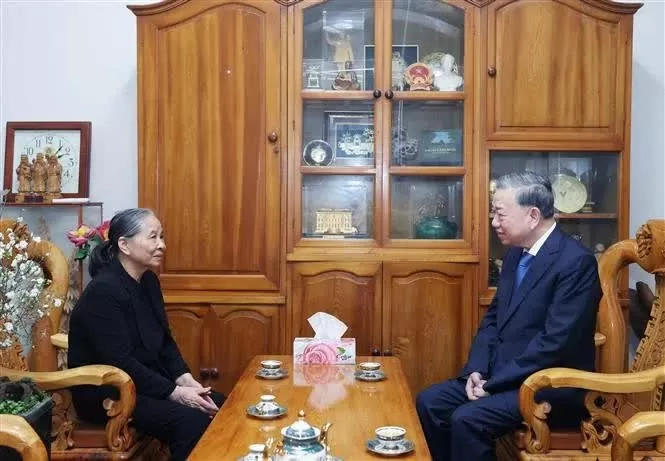 Party General Secretary To Lam pays tribute to late Party chief Party General Secretary To Lam pays tribute to late Party chief