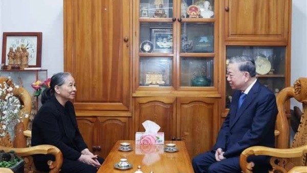 General Secretary To Lam pays tribute to late Party leader