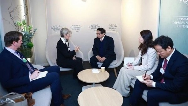 Prime Minister Pham Minh Chinh meets with UN Special Envoy on Myanmar Julie Bishop in Davos