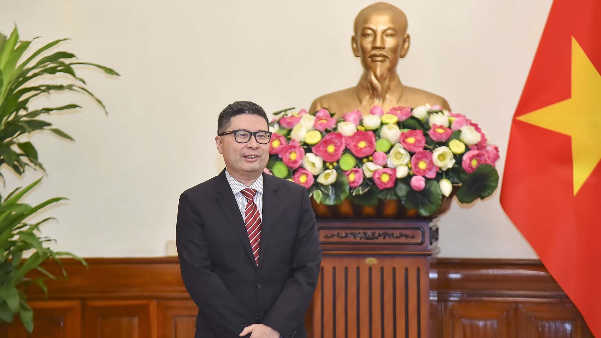 Consular Department: Staying closely connected with people, committed to practically serving citizens