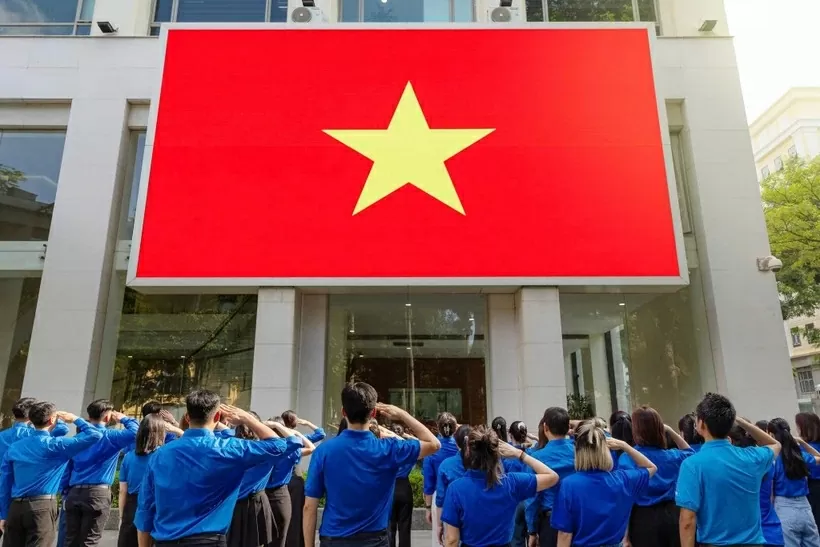 In August 2024, members of the Ho Chi Minh Communist Youth Union at the Vietnam News Agency participate in the campaign “Cung huong ve la co To quoc” (Together Toward the Fatherland's Flag), organised by the Vietnam Youth Federation, the Ministry of Information and Communications (MIC)’s Authority of Foreign Information Service, TikTok, and Schannel Network. (Photo: VNA) In August 2024, members of the Ho Chi Minh Communist Youth Union at the Vietnam News Agency participate in the campaign “Cung huong ve la co To quoc” (Together Toward the Fatherland's Flag), organised by the Vietnam Youth Federation, the Ministry of Information and Communications (MIC)’s Authority of Foreign Information Service, TikTok, and Schannel Network. (Photo: VNA)