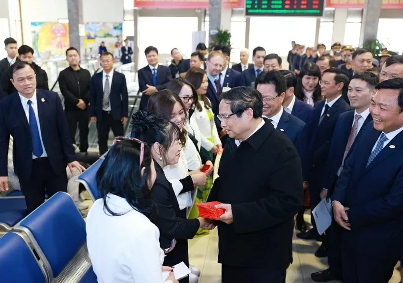 Prime Minister reviews Tet preparations at Hanoi railway station and lung hospital Prime Minister reviews Tet preparations at Hanoi railway station and lung hospital