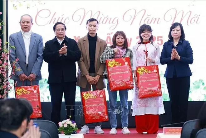 Prime Minister reviews Tet preparations at Hanoi railway station and lung hospital Prime Minister reviews Tet preparations at Hanoi railway station and lung hospital