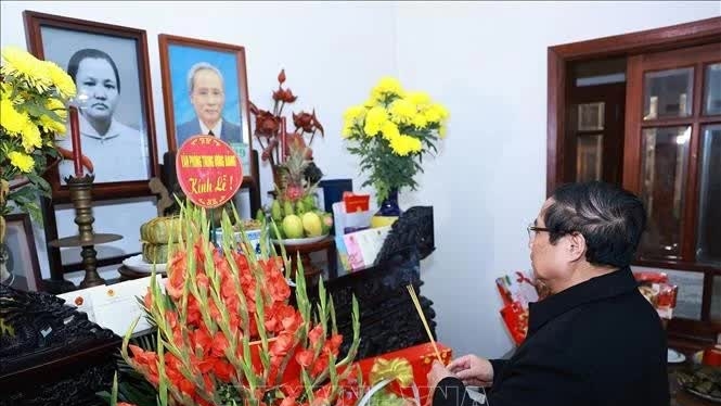 Prime Minister Pham Minh Chinh offers incense in tribute to late PM Pham Van Dong