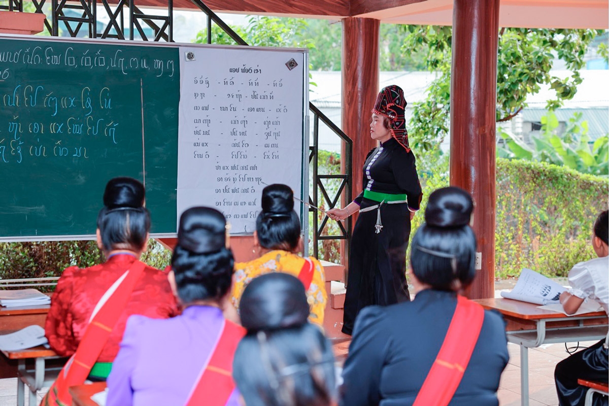 Thành phố Sơn La gìn giữ tiếng nói, chữ viết của dân tộc Thái.