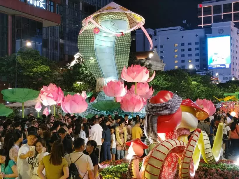 HCM City's Nguyen Hue Flower Street opens