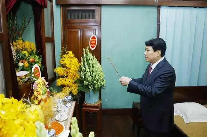 State President pays respect to late leader at lunar year’s beginning