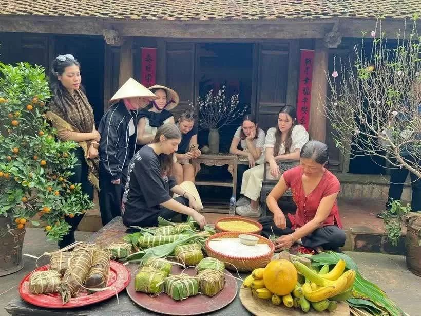 Duong Lam ancient village organises annual Tet programme