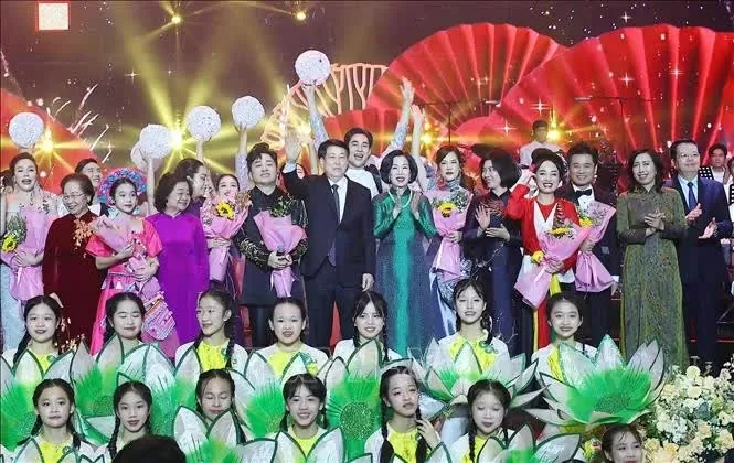 Overseas Vietnamese look towards homeland Overseas Vietnamese look towards homeland