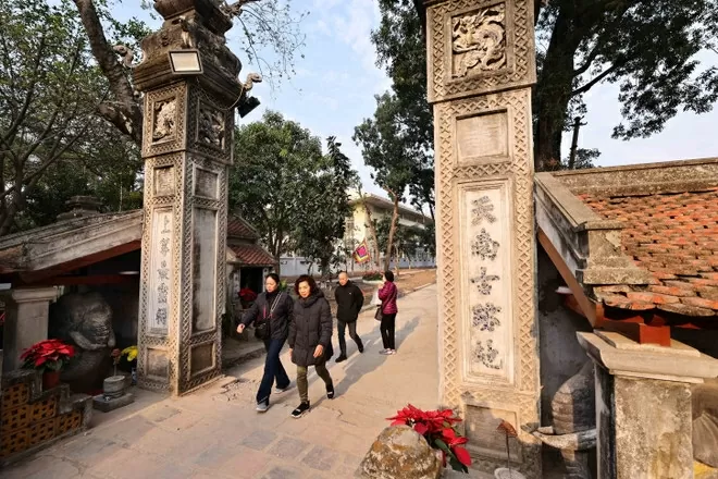Hanoi's ancient temples are bustling with visitors during the Tet holiday Hanoi's ancient temples are bustling with visitors during the Tet holiday
