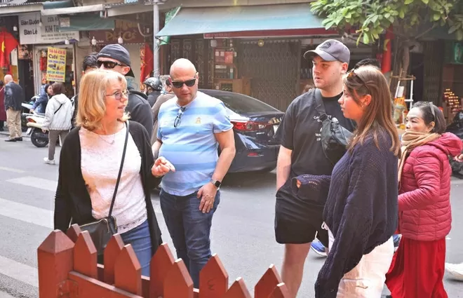 Hanoi's ancient temples are bustling with visitors during the Tet holiday Hanoi's ancient temples are bustling with visitors during the Tet holiday