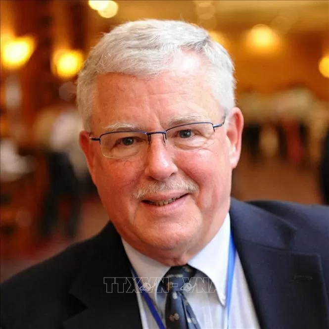 Giáo sư Carl Thayer thuộc Học viện Quốc phòng Australia, Đại học New South Wales. (Ảnh: TTXVN) Giáo sư Carl Thayer thuộc Học viện Quốc phòng Australia, Đại học New South Wales. (Ảnh: TTXVN)