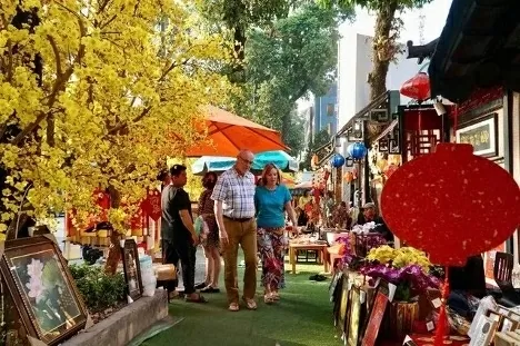 The calligraphy street in Hochiminh City. (Photo: thanhnien.vn)