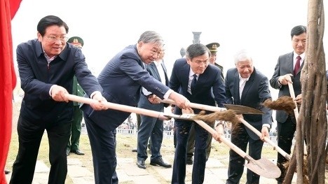 Party chief joins launch of spring tree planting festival in Ninh Binh