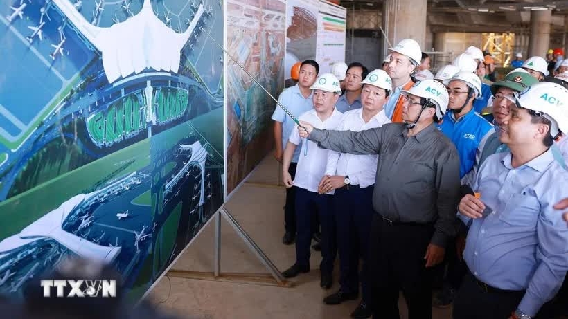 PM Pham Minh Chinh visiting the Long Thanh International Airport and inspects key southern transport projects