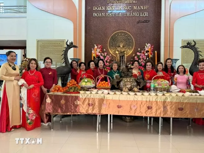 Overseas Vietnamese in Thailand gather to celebrate Tet and honour President Ho Chi Minh. (Photo: VNA) Overseas Vietnamese in Thailand gather to celebrate Tet and honour President Ho Chi Minh. (Photo: VNA)