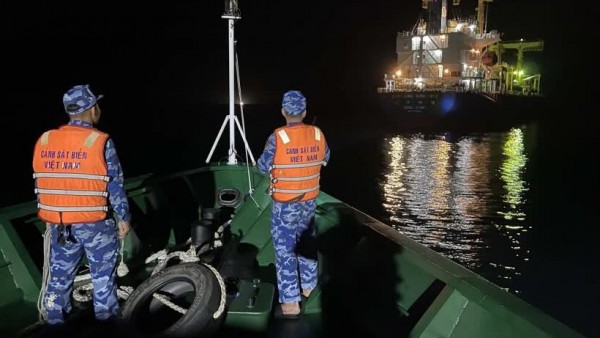 Vietnamese coast guard rescues Filipino sailor in distress