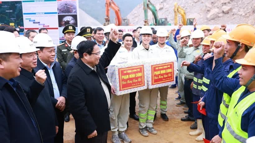 PM Pham Minh Chinh urges accelerating expressway projects in Cao Bang, Lang Son
