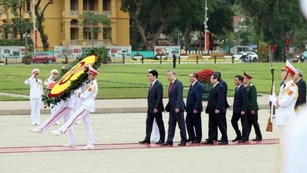 Party, State leaders pay tribute to President Ho Chi Minh on CPV’s founding anniversary