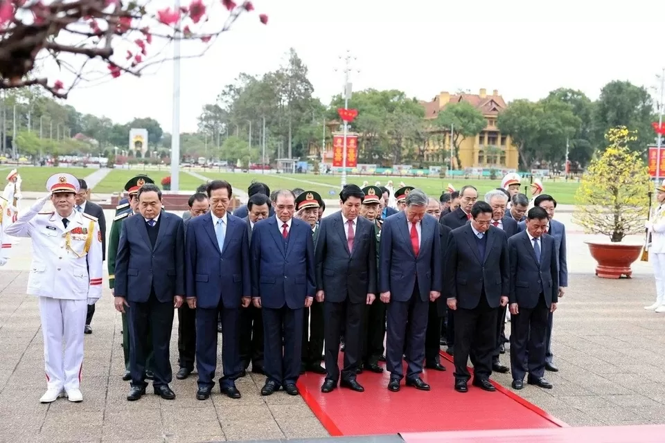 Party, State leaders pay tribute to President Ho Chi Minh on CPV’s founding anniversary Party, State leaders pay tribute to President Ho Chi Minh on CPV’s founding anniversary